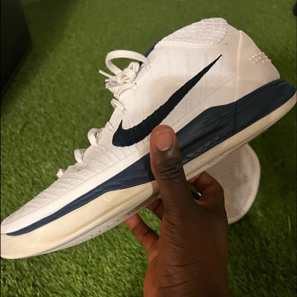 Used Nike Kobe ADs